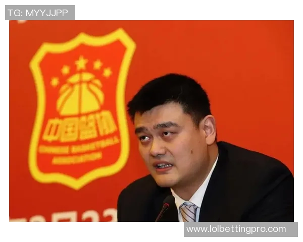 姚明在赛场上经历的伤心时刻与他不屈精神的深刻反思