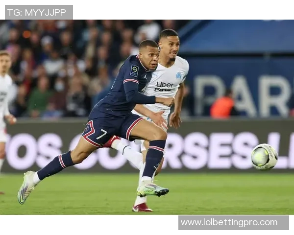 英超激战：尤文图斯大胜巴黎圣日耳曼引发全场狂欢赛后深度解析