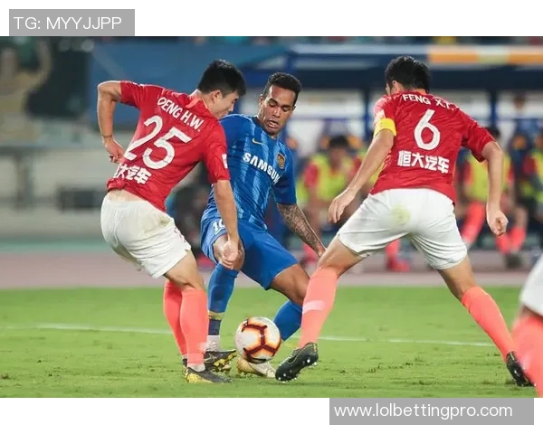 中超激战尤文图斯与里昂平局红牌事件引发全场热议与争议