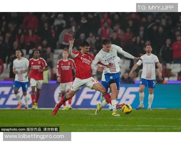 本菲卡大胜巴萨引发争议判罚全场沸腾的世界杯瞬间回顾 本菲卡大胜巴萨引发争议判罚全场沸腾的世界杯瞬间回顾