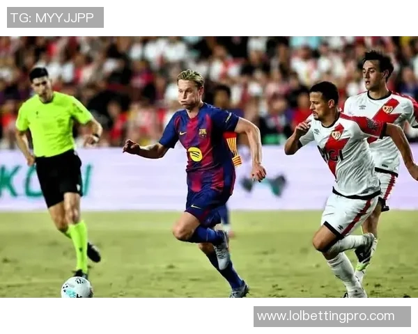 西甲激战：里昂大胜巴萨6比2神奇扑救引发全场狂欢