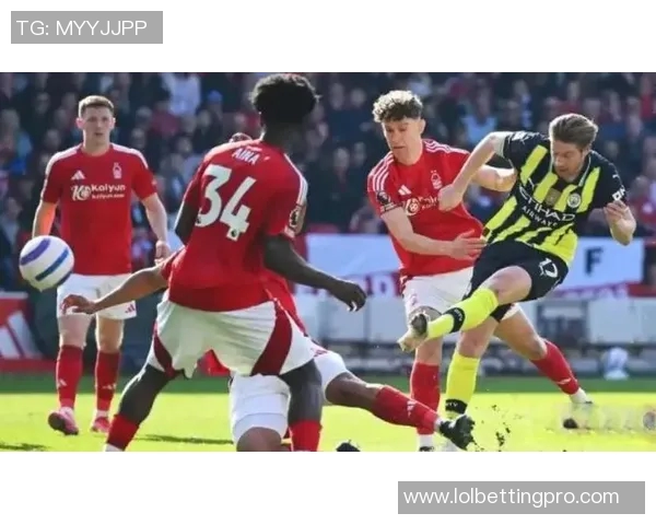 英超焦点战：多特蒙德逆转曼联引发争议判罚全场沸腾