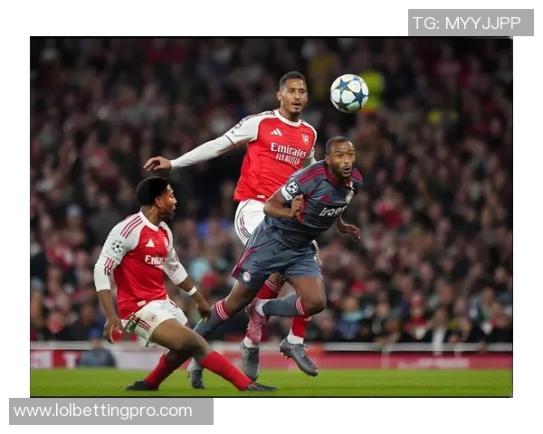 欧冠激战：利物浦逆转那不勒斯四球大战引爆全场热情