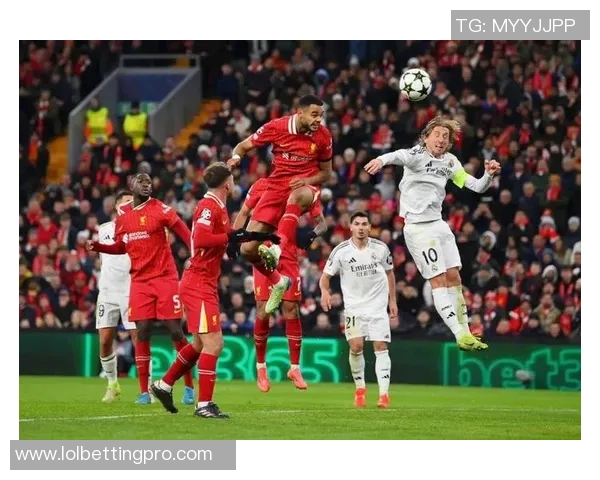 西甲赛场惊现冷门利物浦以五球大胜莱比锡引发全场轰动