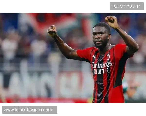 友谊赛精彩对决AC米兰与巴黎圣日耳曼战成平局引发全场热烈反响 友谊赛精彩对决AC米兰与巴黎圣日耳曼战成平局引发全场热烈反响